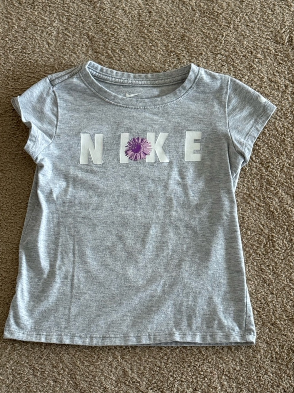 Nike Girls Gray Logo Graphic T-Shirt Purple Flower Size 6
